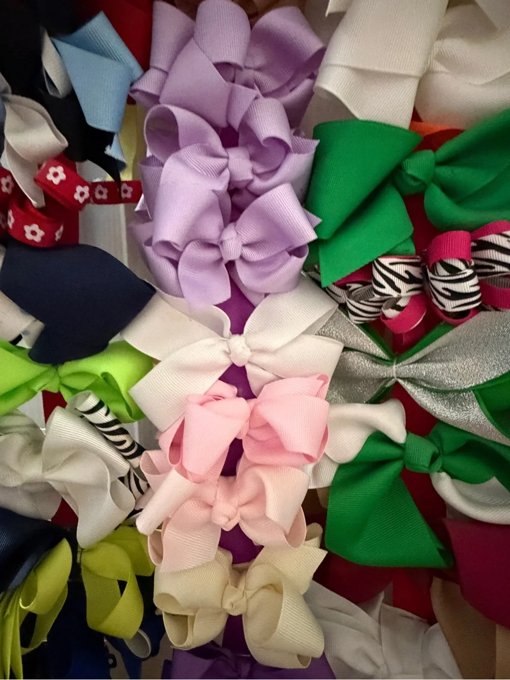 170 + Assorted Kids Multi-Color Hair Bow - and Clips different sizes / colors